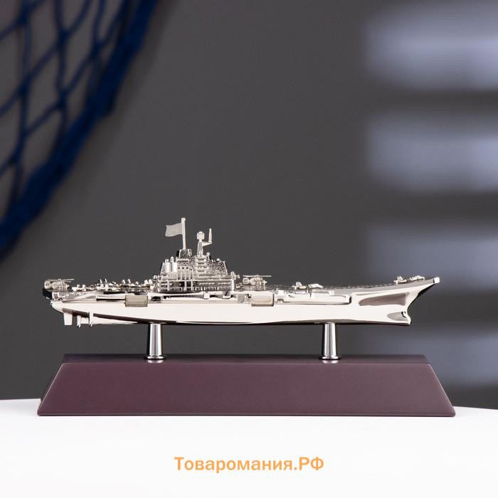 Сувенирная модель корабля металлическая «Авианосец», серебристый, 21 см